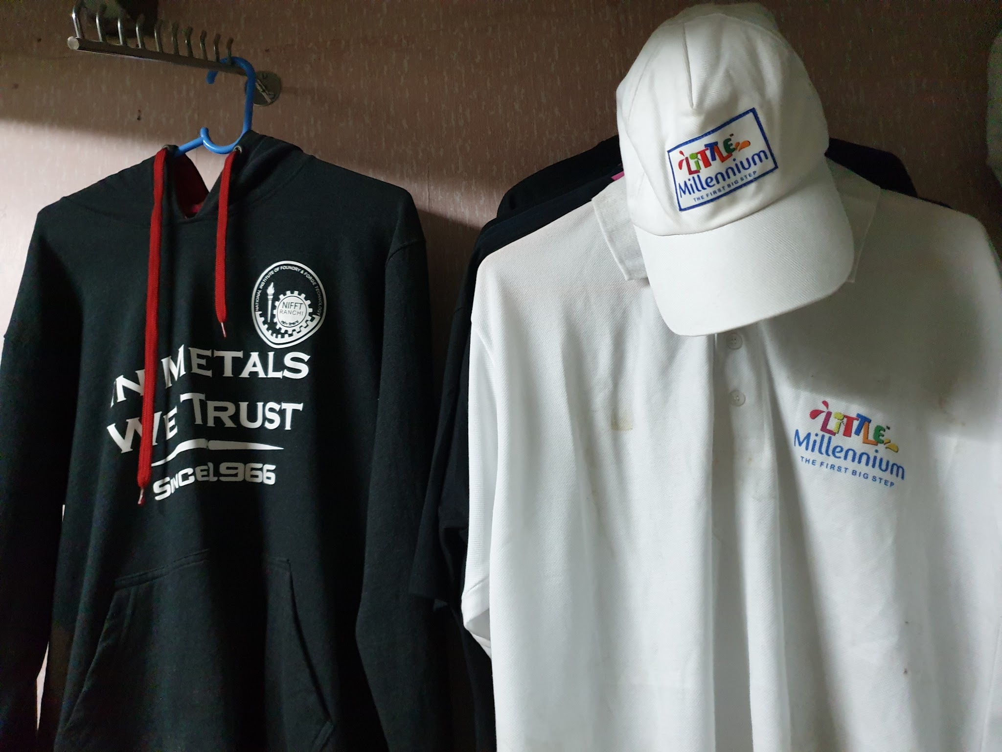 DTF printed hoodie and t-shirt — calculating real DTF printing cost per meter in India